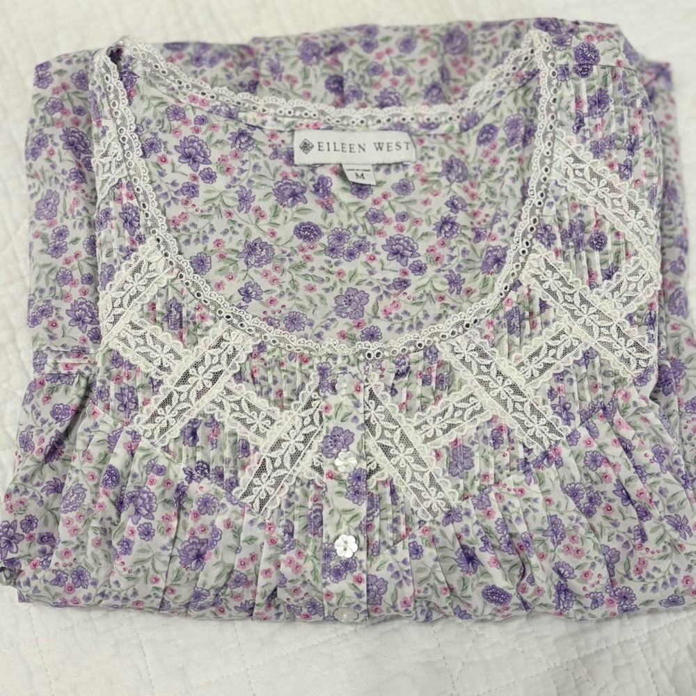 Eileen West Lavender Floral Lace Short Nightgown Excellent Condition